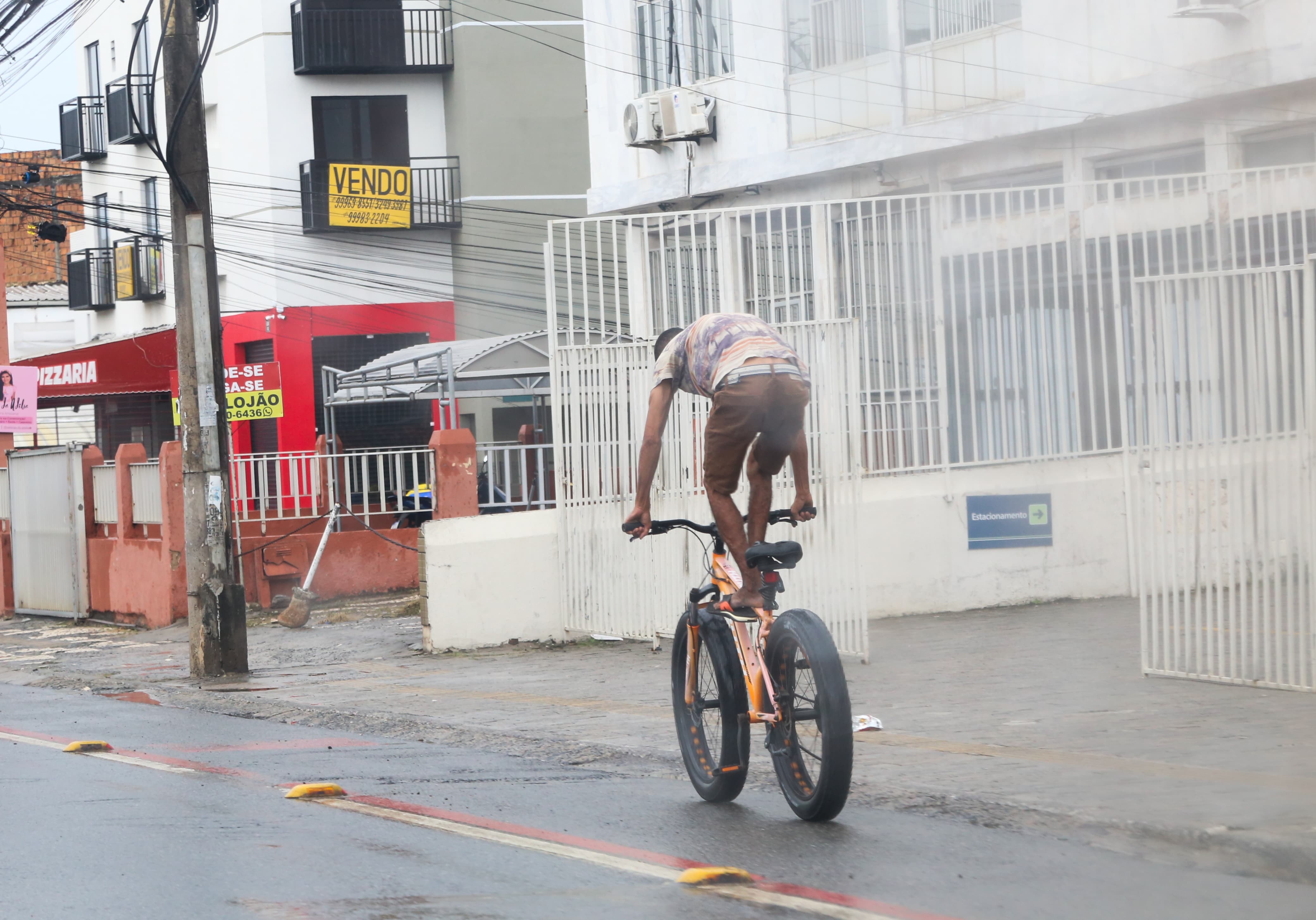 Fotos: Confira imagens dos transtornos causados pela chuva em Salvador