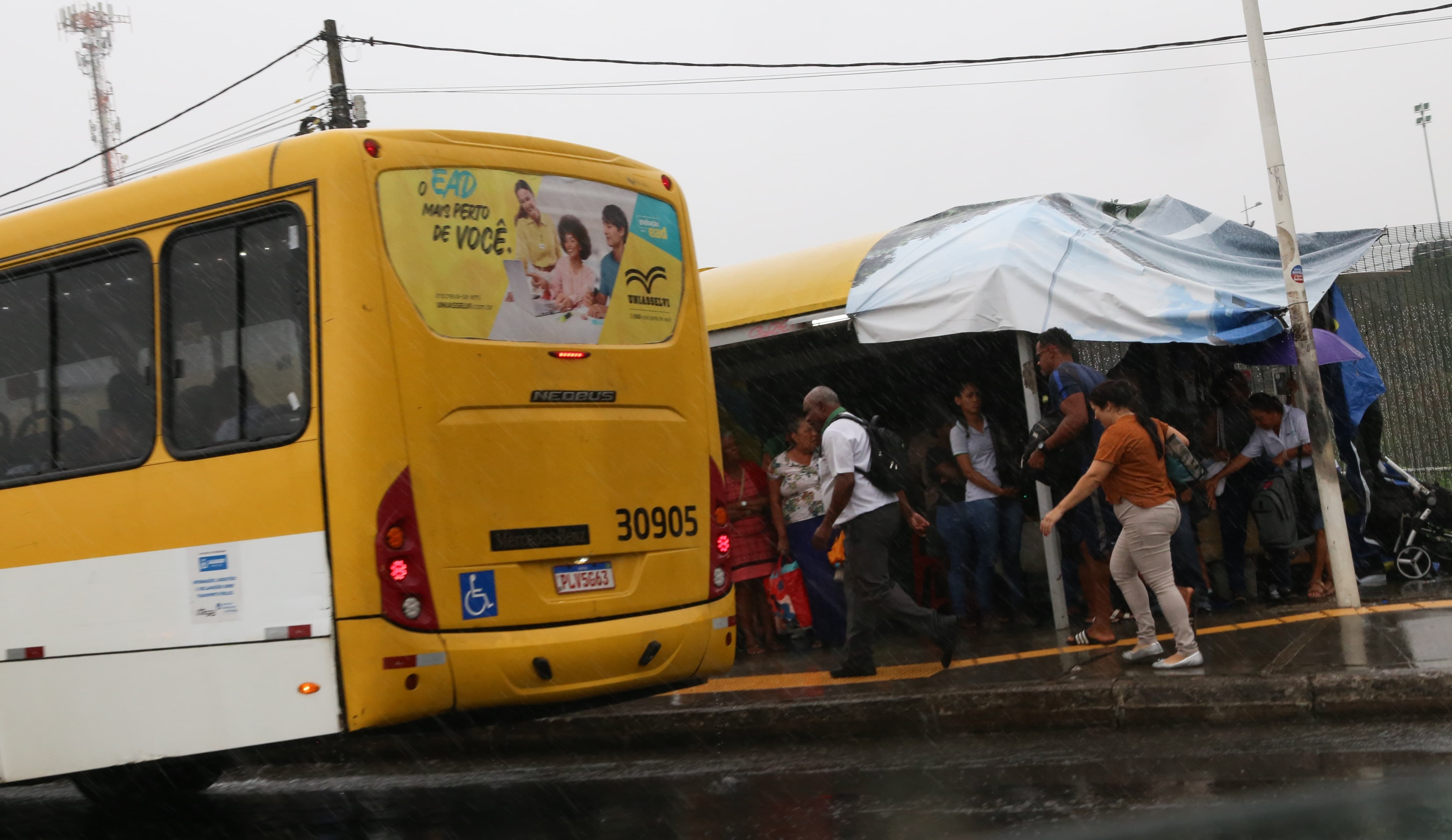 Fotos: Confira imagens dos transtornos causados pela chuva em Salvador