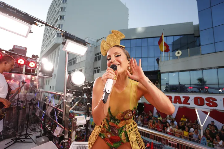 Olodum, Camaleão – Bell Marques, Largadinho – Cláudia Leitte, Me Abraça – Durval Lelys, Crocodilo – Daniela Mercury, Trio Armandinho, Cortejo Afro Trio do Comcar, Ecológico Meio Ambiente, A Mulherada, Bloco Universitário, Projeto Especial Novo Trio. br br PIPOCA: br br Psirico, Bailinho de Quinta, Xanddy Harmonia, Armandinho, Dodô e Osmar