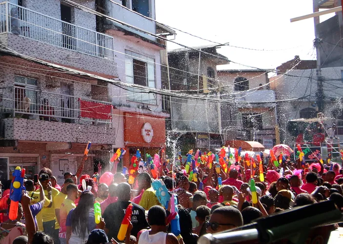 A partir das 10h: Favela Kids; Bloco Os Toalhas; Trio Prevensão / Use Camisinha; Arrastão Resenha Dos Coroas; Bloco As Merendas; Bloco Nossa Identidade; Bloco As Direitinhas; Q.G. O Bloco; Bloco Fura Olho; Bloco Miame; Bloco Zum Zum Zum