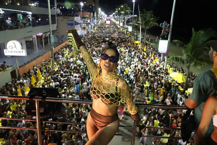 Barra-Ondina: Igor Kannário; Daniela Mercury; Alinne Rosa; Thiago Aquino; Anitta; e Ivete Sangalo.
<br>
<br>
Campo Grande: Saulo Fernandes; É o Tchan; Escandurras; La Fúria; Jau; Rosy Banda; Lu Costa; Solange Almeida; e Olodum.