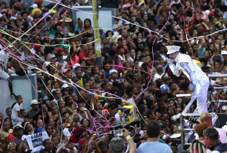 Barra-Ondina: Daniela Mercury; Larissa Marques; Pedro Chamusca; e Armandinho, Dodô e Osmar.
<br>
<br>
Campo Grande: Claudia Leitte; Timbalada; Tonho Matéria; Igor Kannário; Thiago Aquino; e Mr. Armengue.