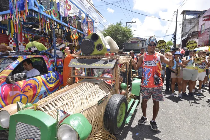 Mensagens políticas marcam Mudança do Garcia no Carnaval em Salvador