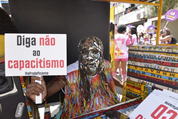 Mensagens políticas marcam Mudança do Garcia no Carnaval em Salvador