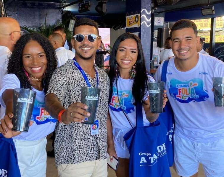 Grupo animado do A Tarde Folia