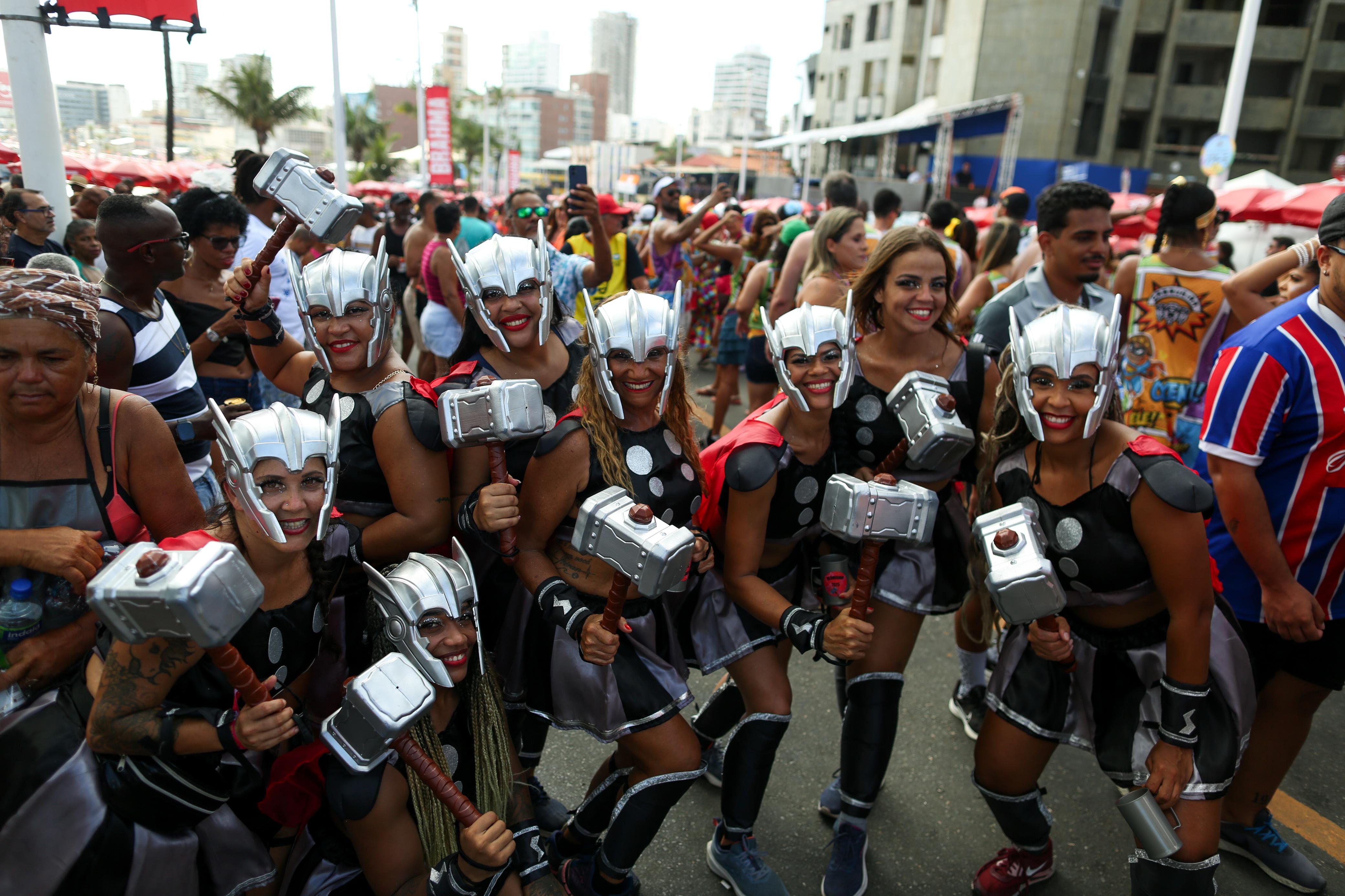 Furdunço: grupos se unem e fazem bloquinhos "privados" na festa
