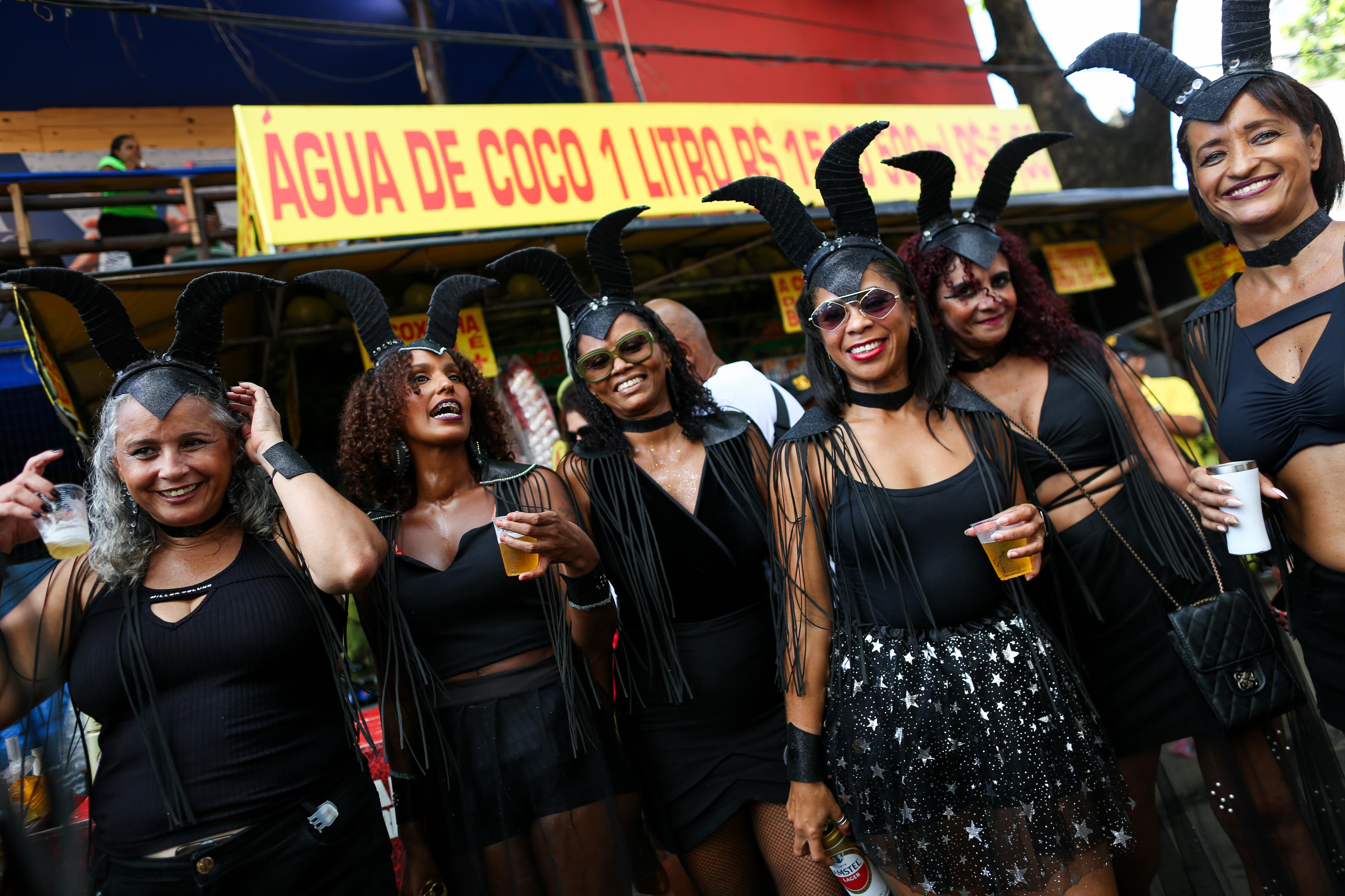 Furdunço: grupos se unem e fazem bloquinhos "privados" na festa