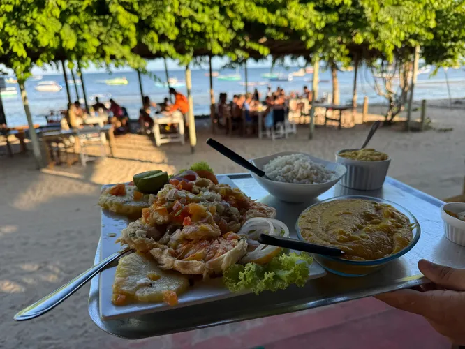 Pratos no Restaurante Estrela do Mar na Cova da Onça (lagosta)