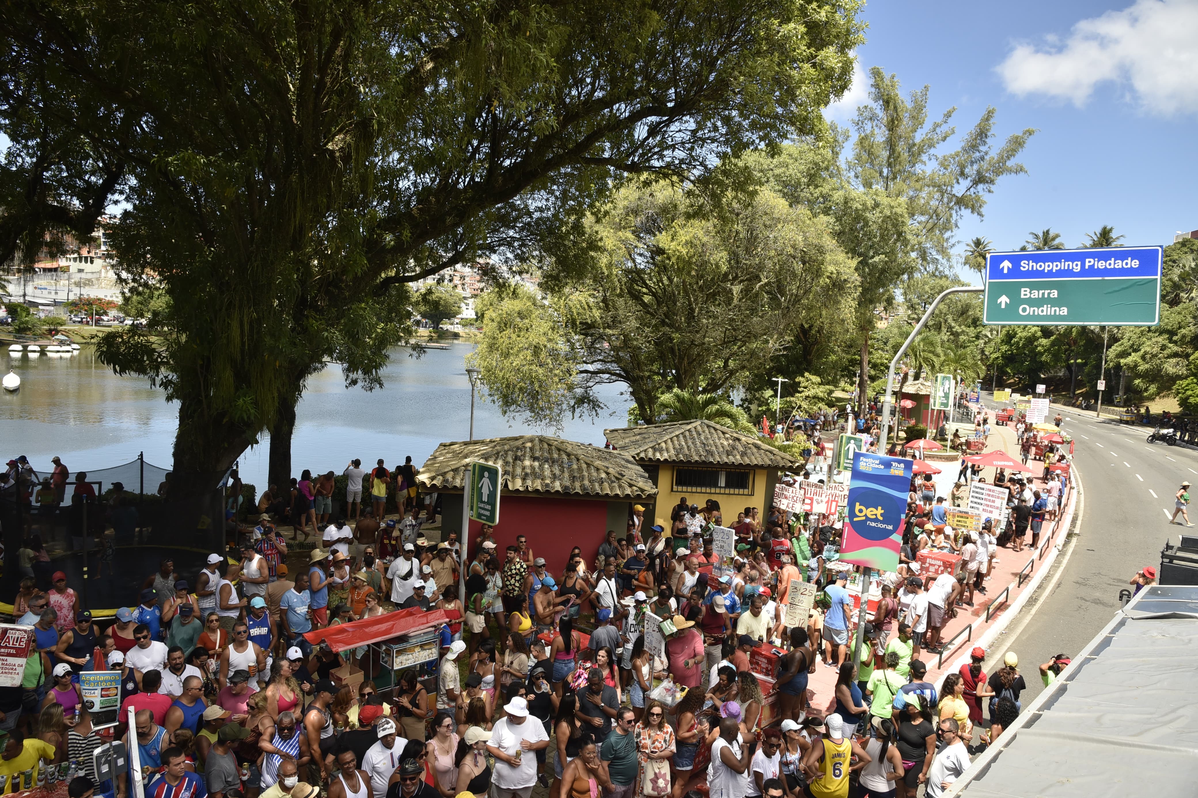 Aniversário de Salvador: Mudei de Nome empolga multidão; veja fotos