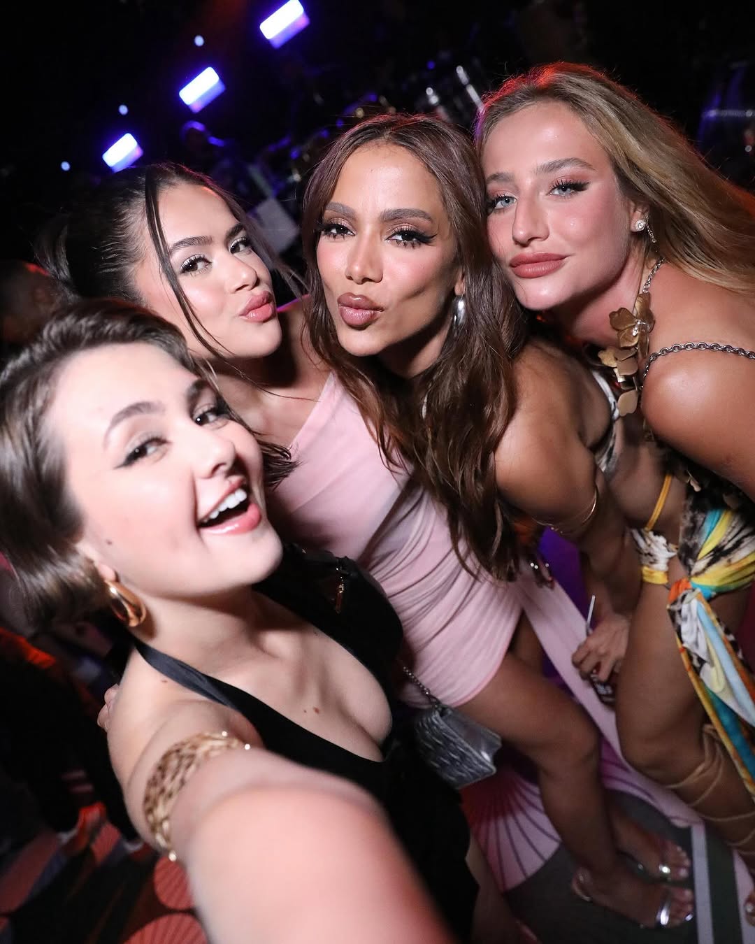 Anitta, Maísa, Clara Castanho e Bruna Griphao