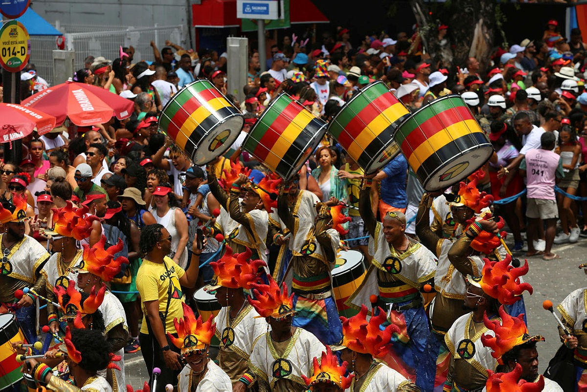 15h – Bloco Cortejo Moviafro
15h30 – Bloco Delas – A Mulherada
16h – Lá vem Eles – Pagodart
16h15 – Bloco Odungê
16h30 – Lá vem Elas – La Fúria
17h – Revolusamba
17h30 – Babado Novo e Mari Antunes
18h – Cristian Bell, Theuzinho e convidados
18h15 – Bloco Vaqueiros da Princesa
18h30 – Marcia Porto
19h – Olodum
19h30 – Chicafé
20h – Sergynho
20h15 – Bloco Quilombo
20h30 – Rubynho – Oz Bambaz
21h – Duas Medidas
21h30 – Ninha
22h – Chicana
22h30 – Escandurras
23h – Chupando Halles
23h30 – Netto Brito