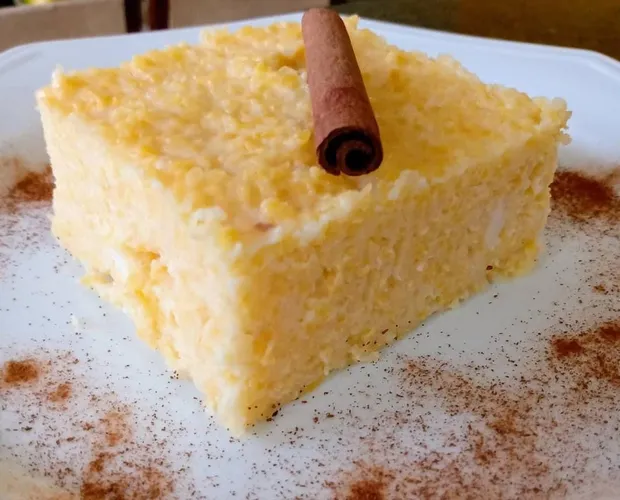 Preparo feito com milho verde, leite de coco, canela e cravo-da-índia