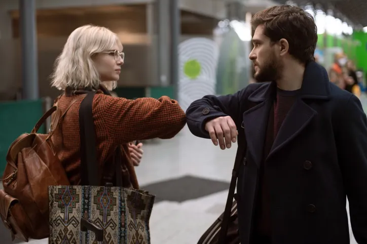 Heartstopper (Netflix): A série acompanha o romance entre Charlie, um adolescente sensível, e Nick, um jogador de rúgbi em processo de autodescoberta.
<br>
<br>
Modern Love (Prime Video): Inspirada na coluna do The New York Times, cada episódio traz uma história de amor diferente — seja romântica, familiar ou inesperada.
<br>
<br>
Amor da Minha Vida (Disney+): A comédia acompanha a amizade e os dilemas amorosos de Bia e Victor, enquanto descobrem sentimentos inesperados entre eles.