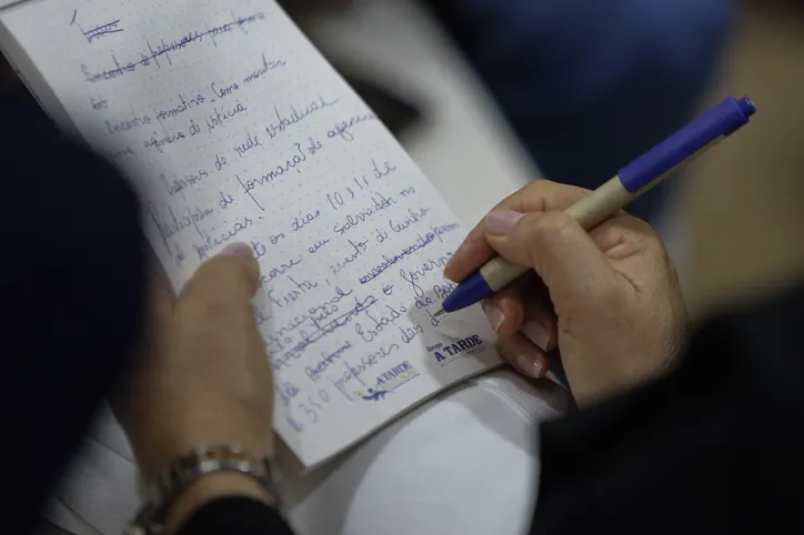 A TARDE Educação realiza oficina para professores em parceria com IAT