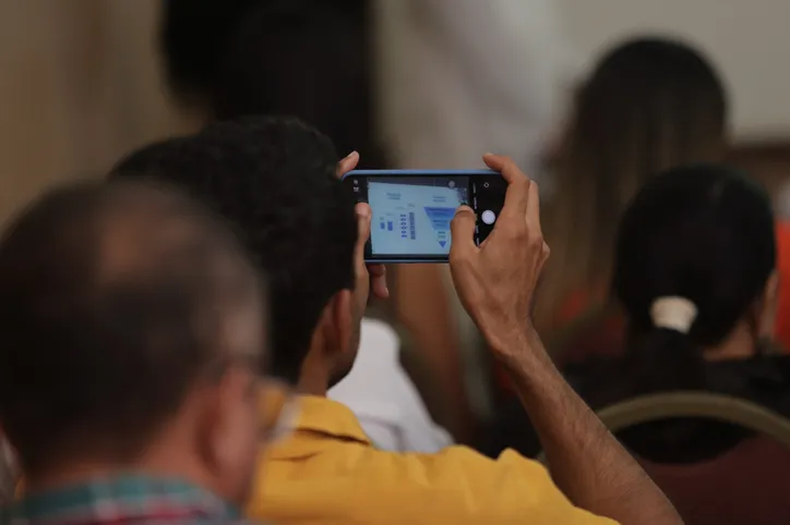 A TARDE Educação realiza oficina para professores em parceria com IAT