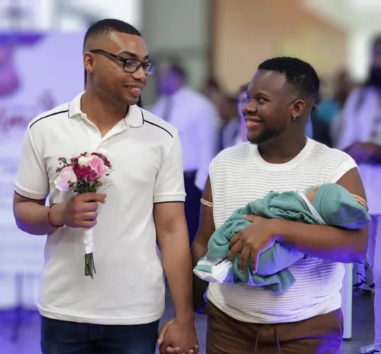 Dayó nasceu a tempo de testemunhar a oficialização do amor dos pais