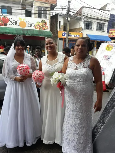 Amor que une: mãe e filha lésbica sobem ao 'altar' no mesmo dia