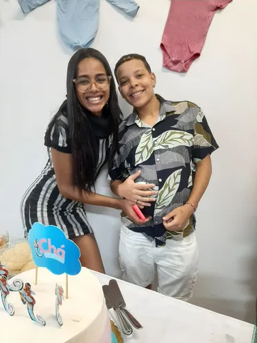 Develyn e Pyetro no chá de fraldas das filhas, Rayssa e Rayandra