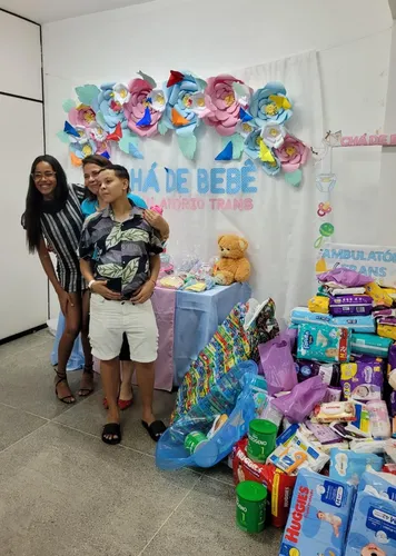 Develyn e Pyetro no chá de fraldas das filhas, Rayssa e Rayandra