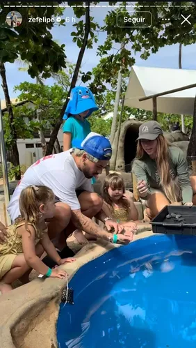 Zé Felipe na Bahia com os filhos