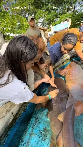 Zé Felipe na Bahia com os filhos