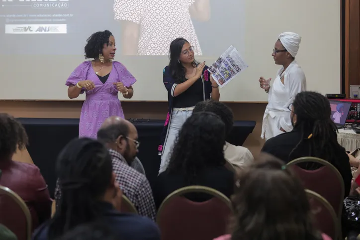 A TARDE leva prática jornalística para a sala de aula