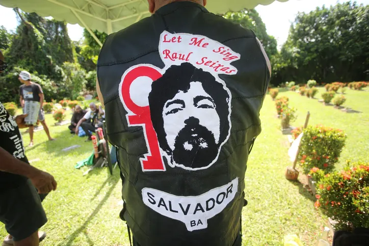 Fãs de Raul Seixas homenageiam o Rei do Rock Brasileiro em Salvador