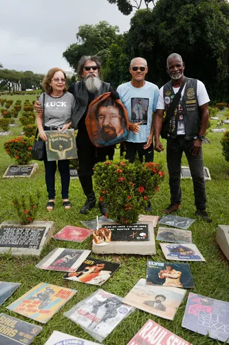 Fãs de Raul Seixas homenageiam o Rei do Rock Brasileiro em Salvador