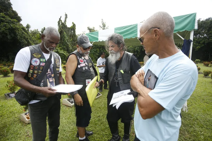 Fãs de Raul Seixas homenageiam o Rei do Rock Brasileiro em Salvador