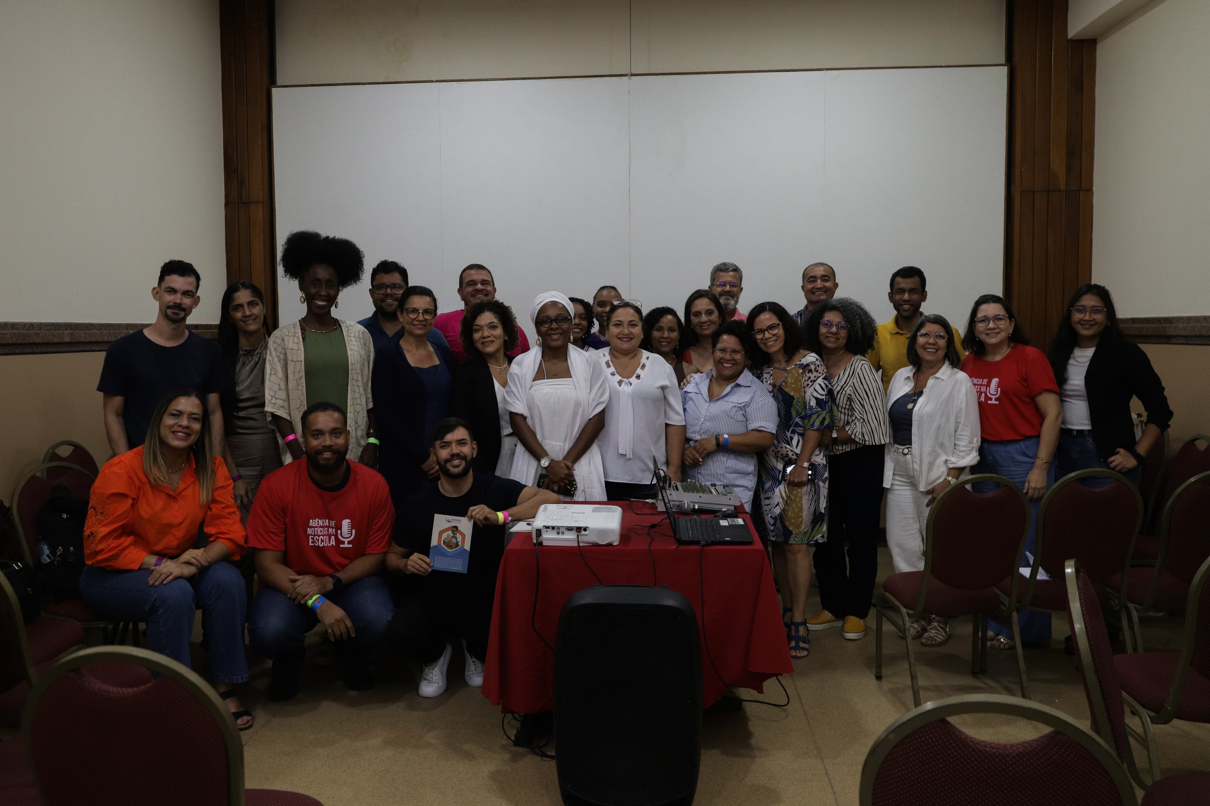 A TARDE Educação realiza oficina para professores em parceria com IAT