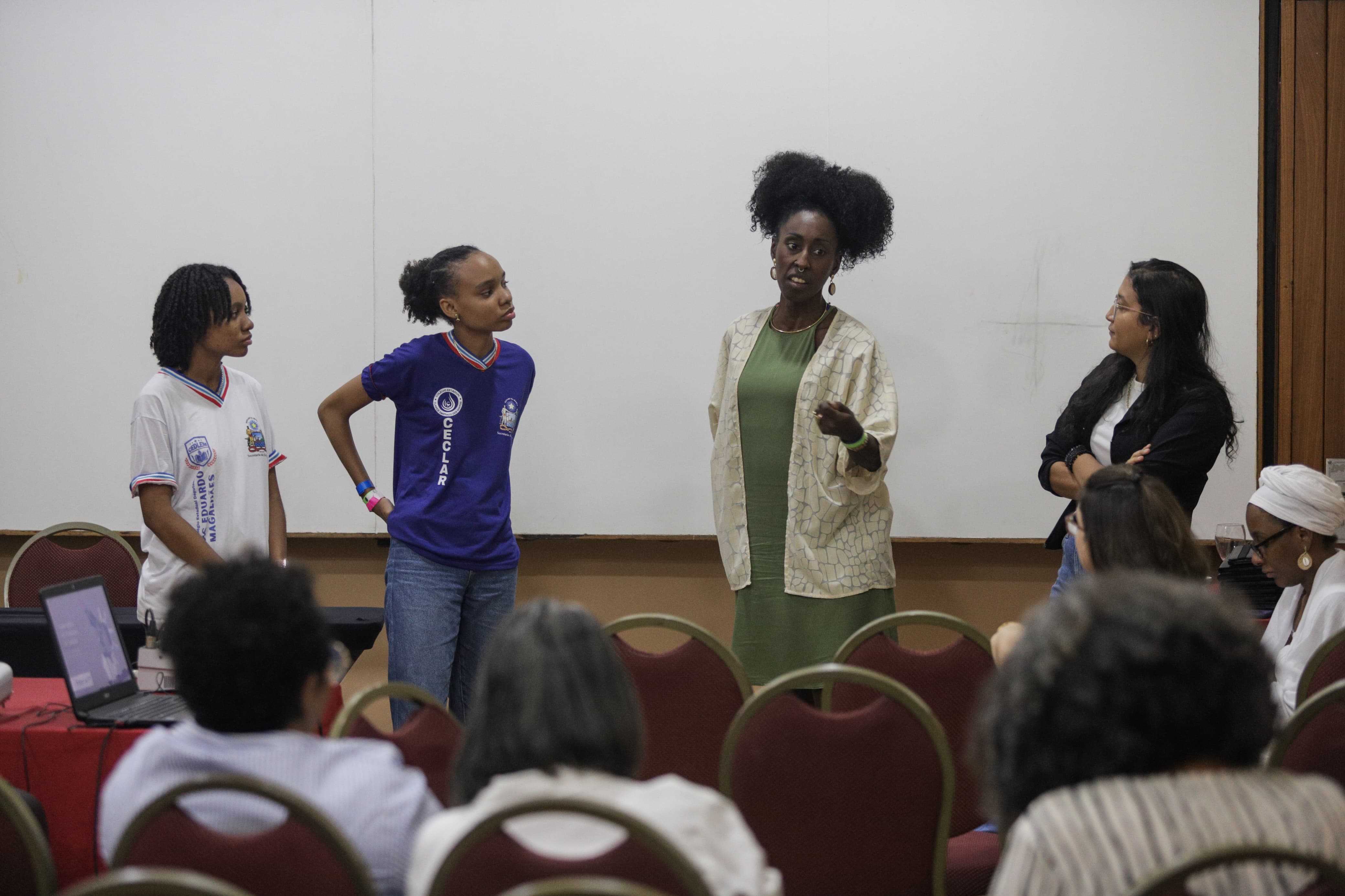 A TARDE Educação realiza oficina para professores em parceria com IAT