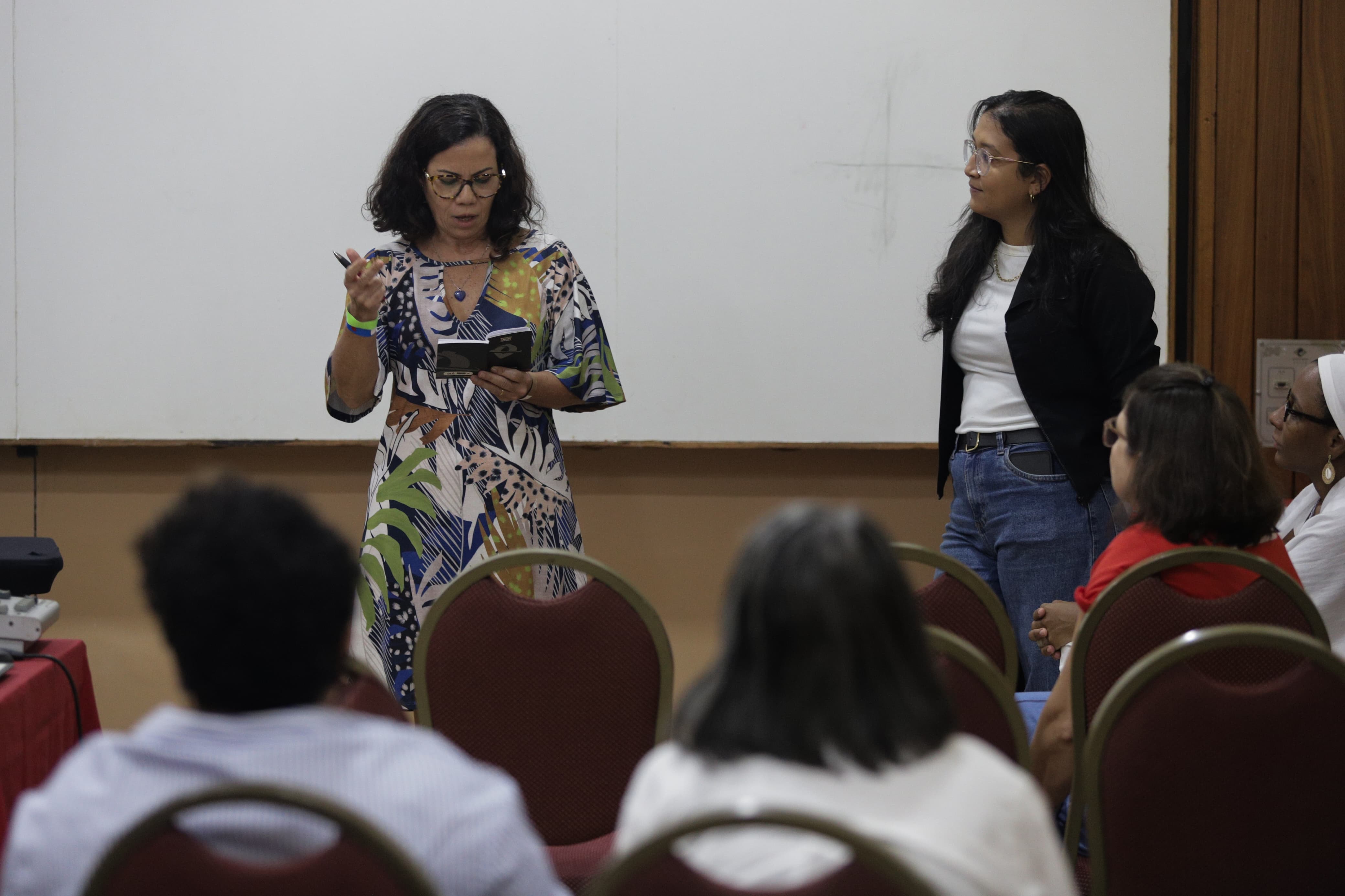 A TARDE Educação realiza oficina para professores em parceria com IAT