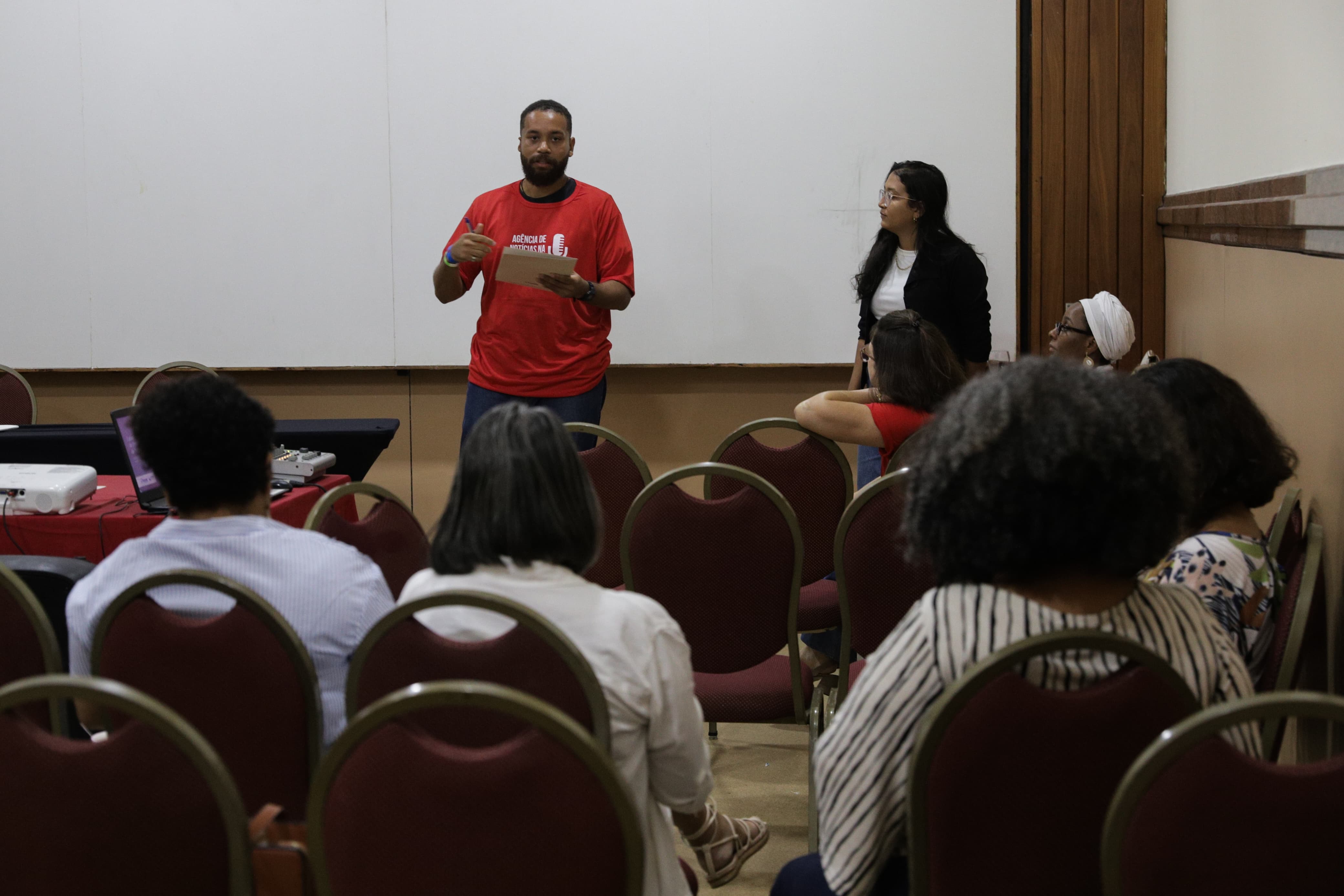 A TARDE Educação realiza oficina para professores em parceria com IAT