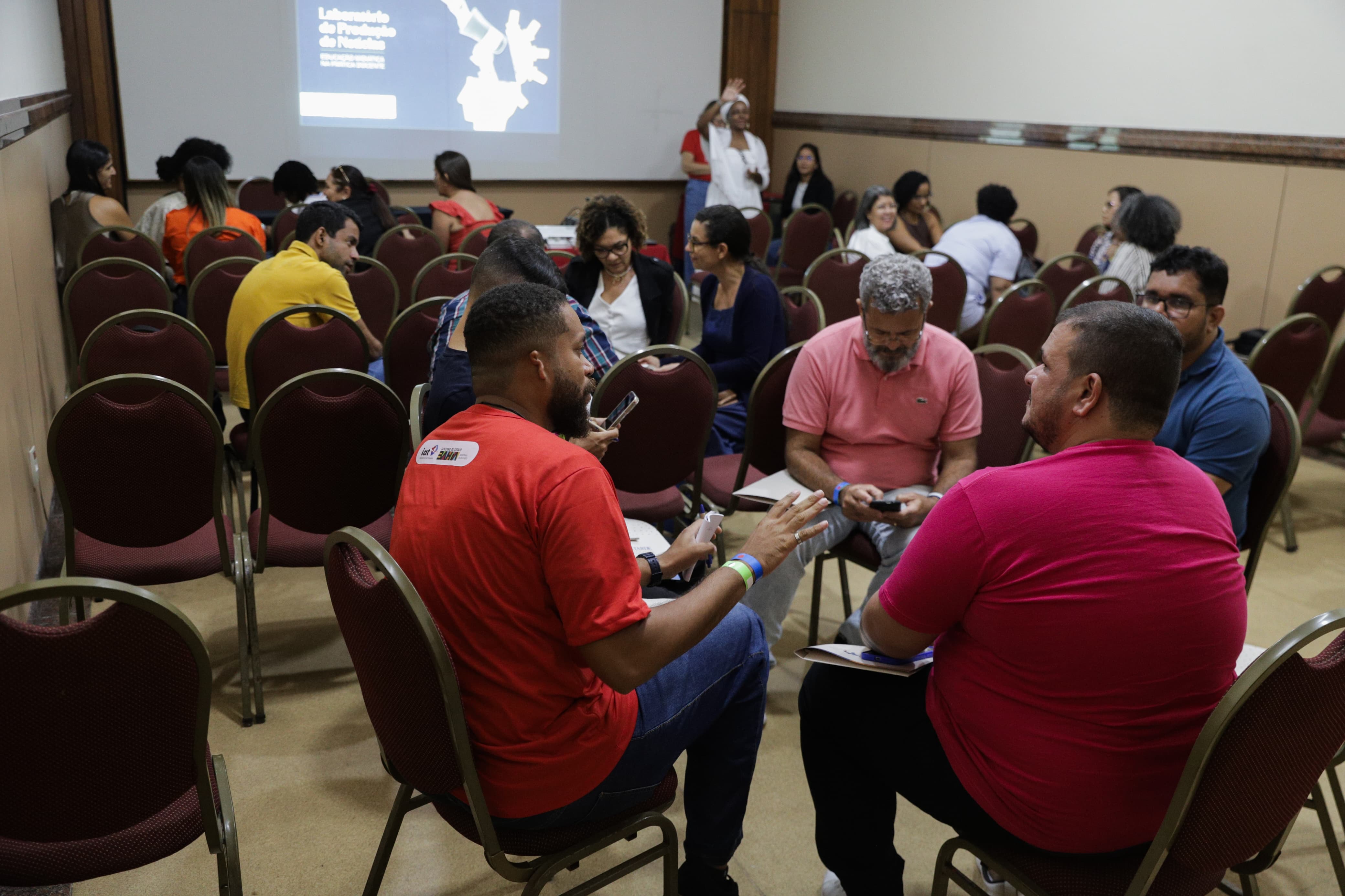 A TARDE Educação realiza oficina para professores em parceria com IAT