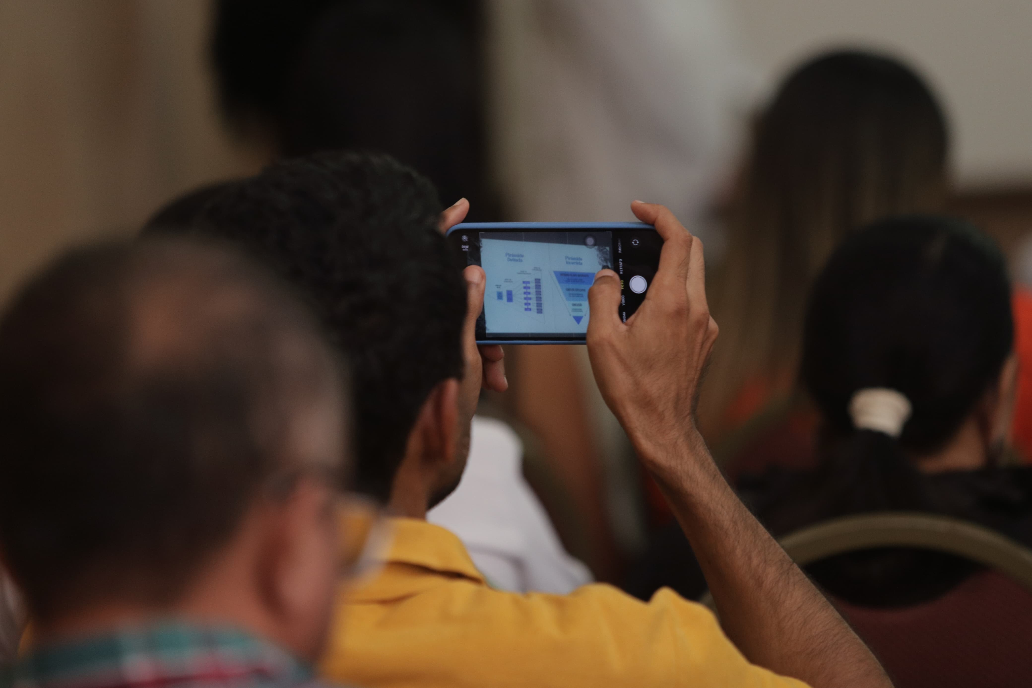 A TARDE Educação realiza oficina para professores em parceria com IAT