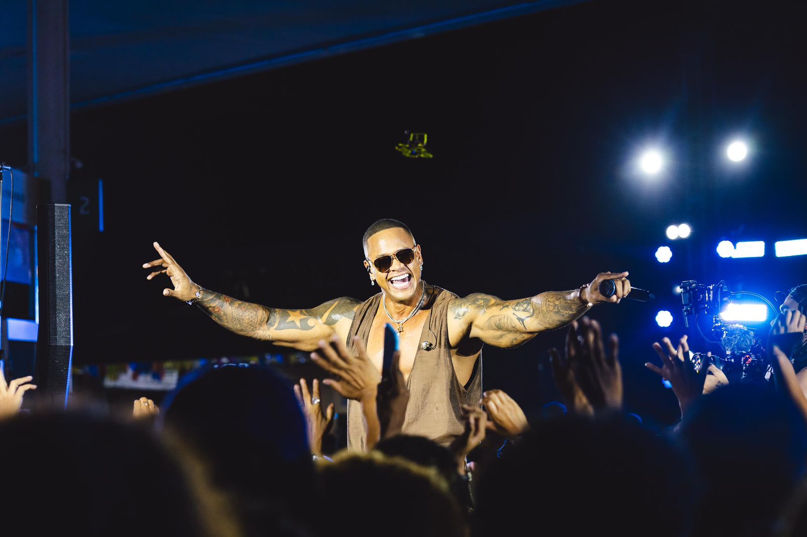 Léo Santana grava EP ‘GG a Posto’ e reúne multidão para curtir