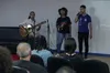 Apresentação musical acústica do professor de física, Maurício Rocha e dos estudantes Alan Gonçalves e Wanessa Gomes