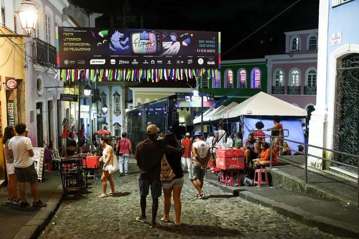 Abertura da Flipelô 2025 celebra a obra de Dias Gomes com espetáculo