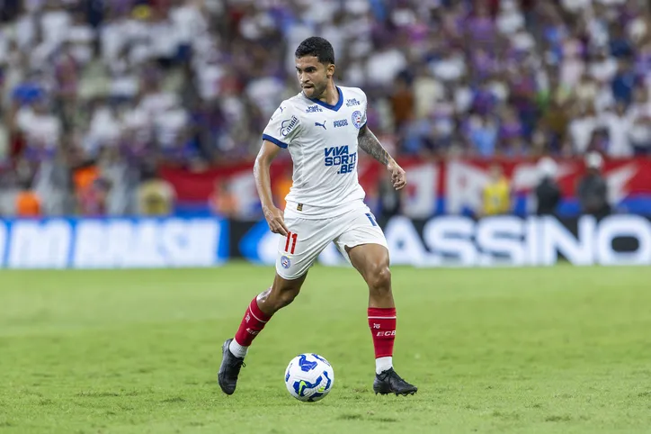 O Bahia fez grandes investimentos para a temporada em que voltou a disputar a Copa Libertadores. E de maneira disparada, o seu reforço que pode ser o mais caro é o que menos consegue jogar. Rodrigo Nestor veio por empréstimo do São Paulo e deve ser comprado em pacote que pode chegar a R$ 40 milhões. Até aqui, no entanto, o meia de 24 anos foi titular em apenas 4 dos 28 jogos que disputou.
<br>
<br>
Foto: Rafael Rodrigues / EC Bahia