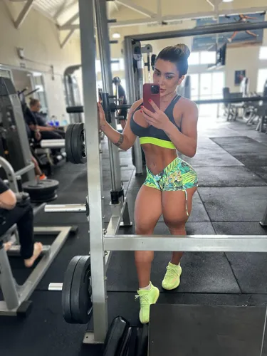 De atleta a criadora de conteúdo adulto: ex-musa fitness faz fortuna