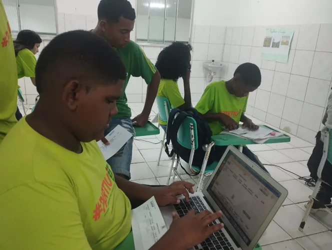 Estudantes criam hemeroteca digital com edições do Jornal A TARDE