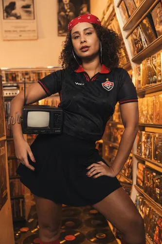 Inspirado nos anos 90, Vitória lança novo terceiro uniforme