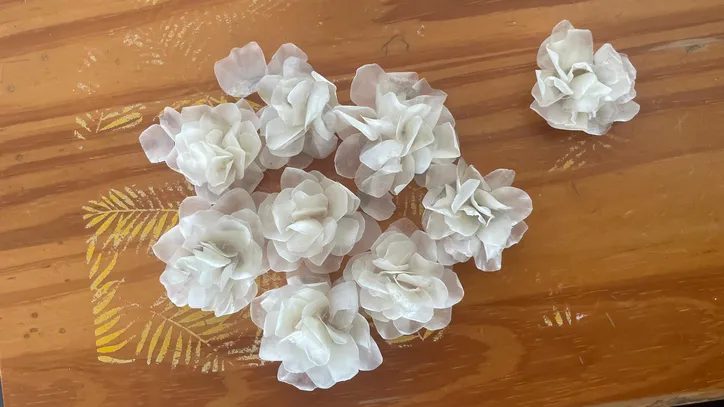 Flor de artesanato feito através de escamas
