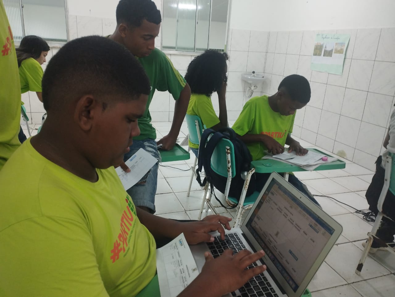 Estudantes criam hemeroteca digital com edições do Jornal A TARDE