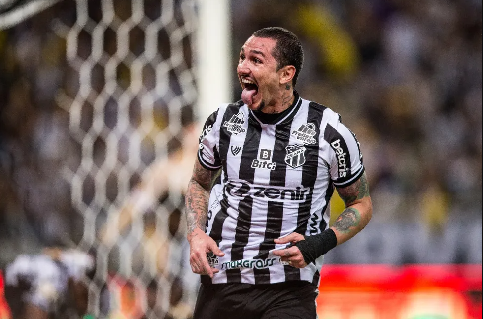 Ex-Bahia desfalcam o Ceará em duelo decisivo diante do Esquadrão