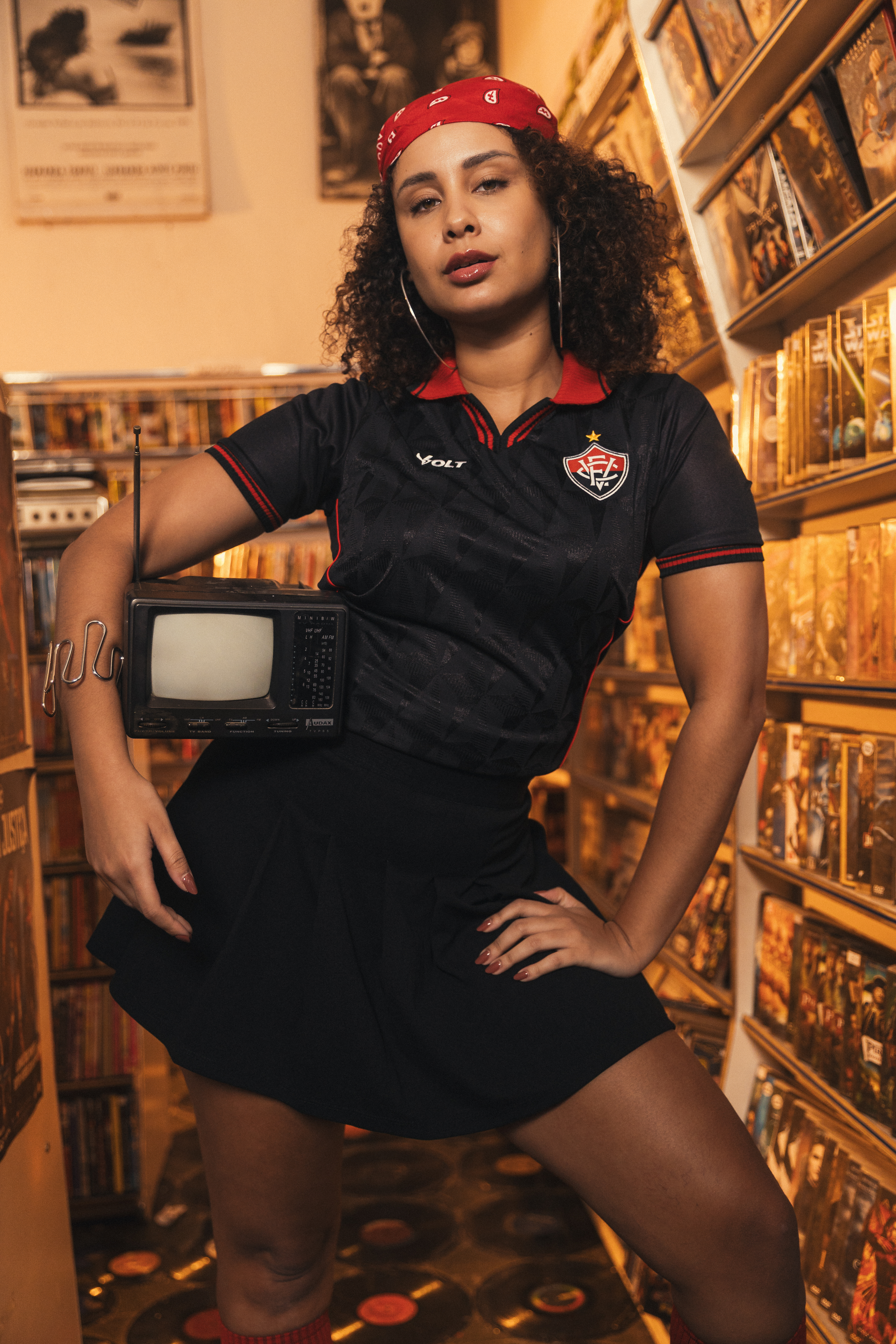Inspirado nos anos 90, Vitória lança novo terceiro uniforme