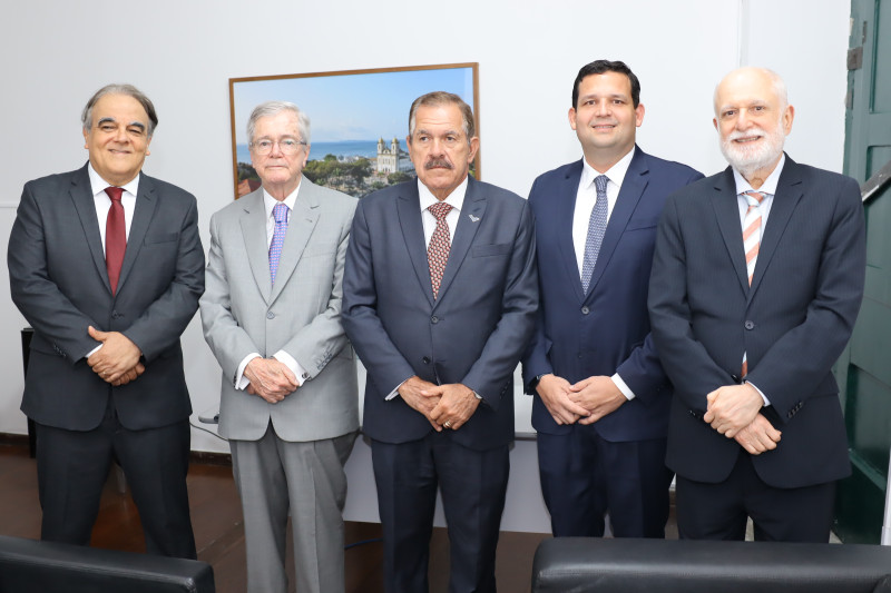Jurista Roberto Rosas recebe Medalha Thomé de Souza da Câmara de Salvador