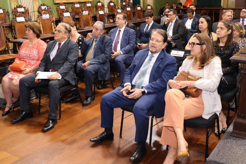 Jurista Roberto Rosas recebe Medalha Thomé de Souza da Câmara de Salvador