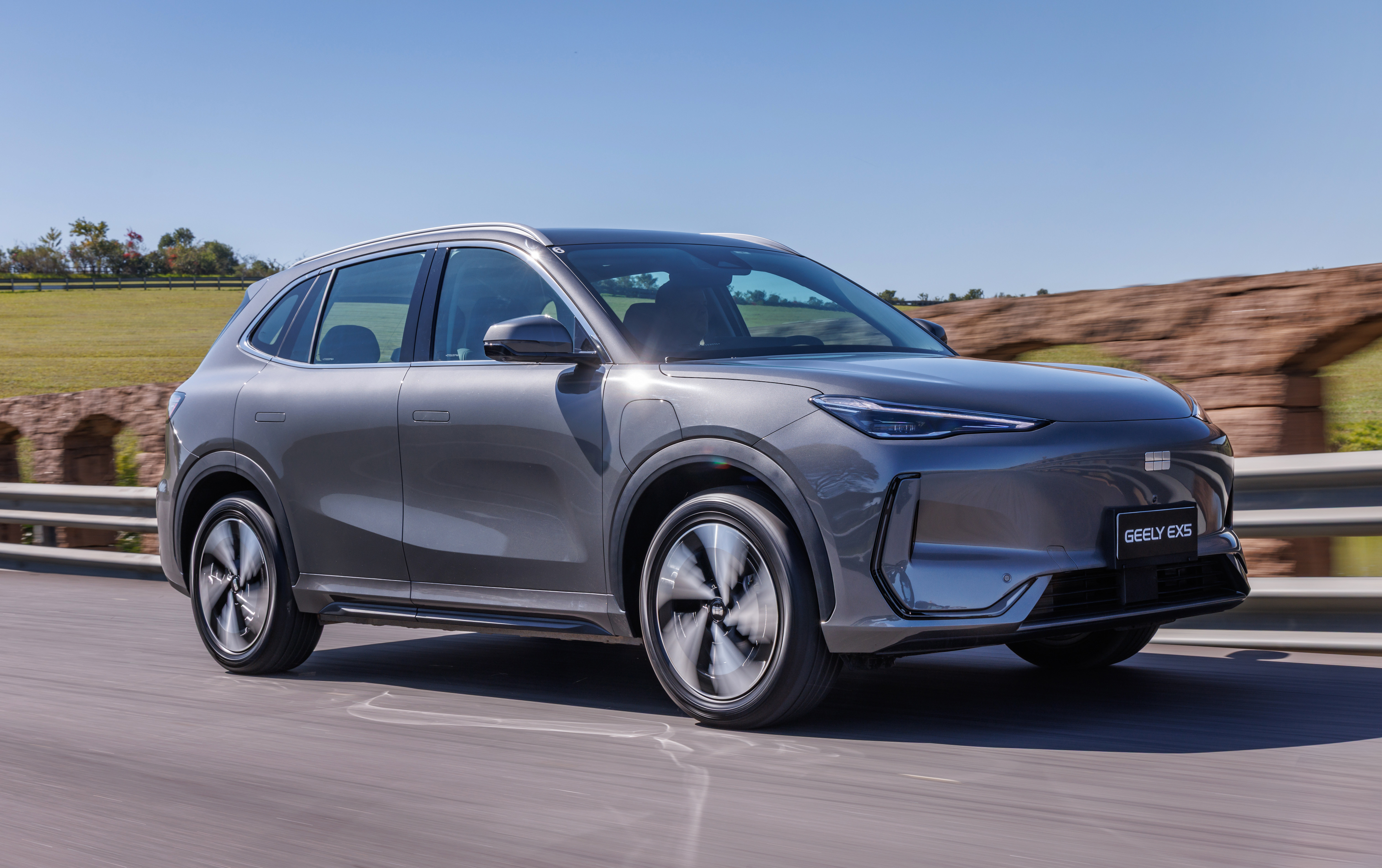 Geely de perfil, designer fino