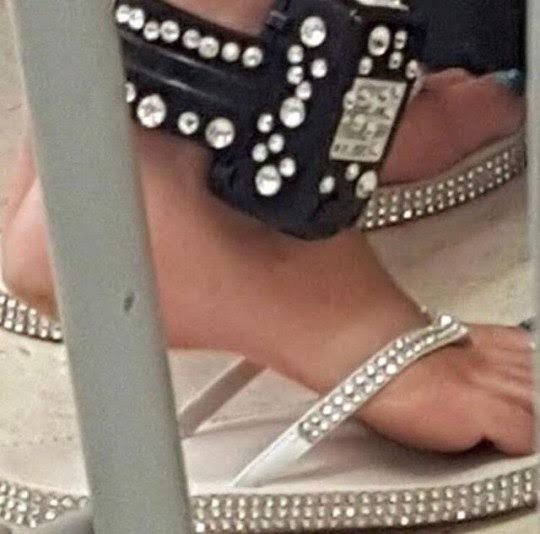 Tornozeleira fashion? Internautas dão ideias para Bolsonaro